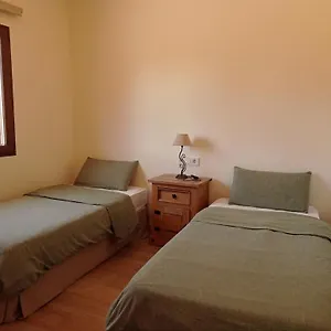 Bonita Casa Blanca En El Bosque. Chalet